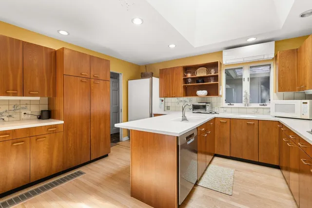 $995,000 | 27 Lee Farm Road, Hancock, NH 03449