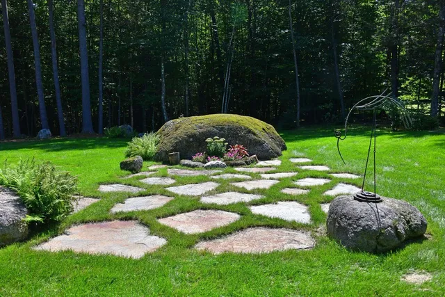 $995,000 | 27 Lee Farm Road, Hancock, NH 03449