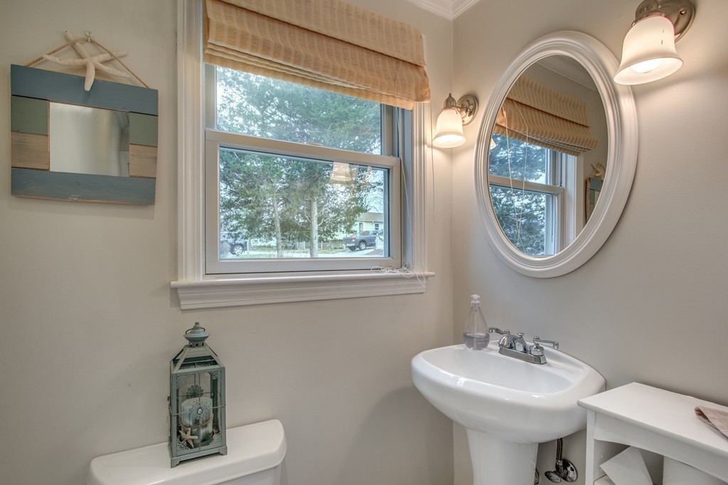 12 Hillside Road Ipswich, MA 01938 - Photo 16 of 28 Gallery Image 16