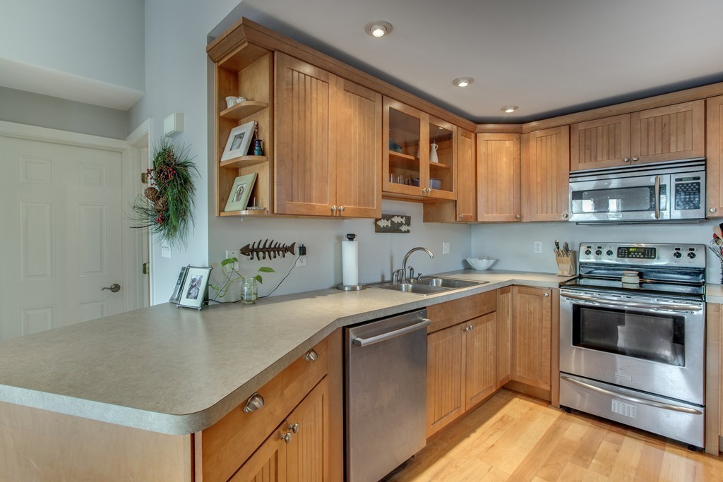 12 Hillside Road Ipswich, MA 01938 - Photo 8 of 28 Gallery Image 8