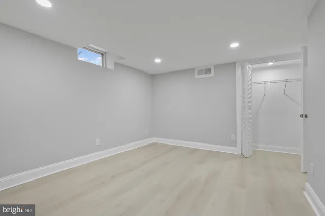 a view of backyard of the house