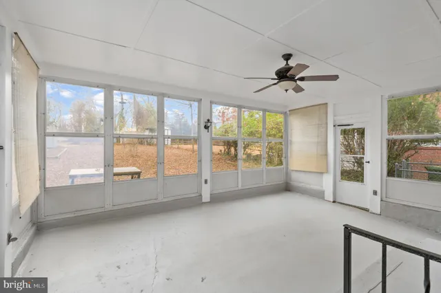 a view of yard with tree