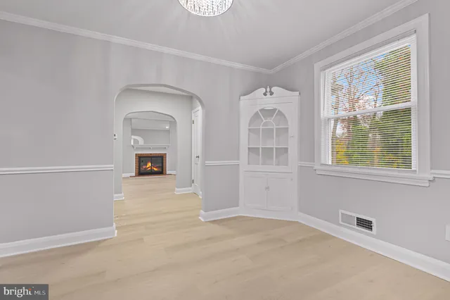 a view of a livingroom with wooden floor and windows