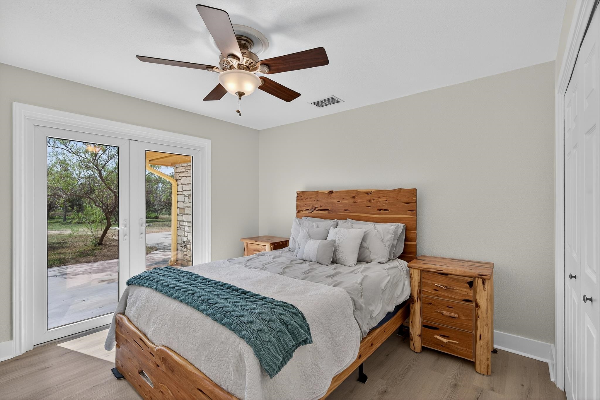 95 Gateway North Marble Falls, TX 78654 - Photo 18 of 30 a bedroom with a large bed and a window