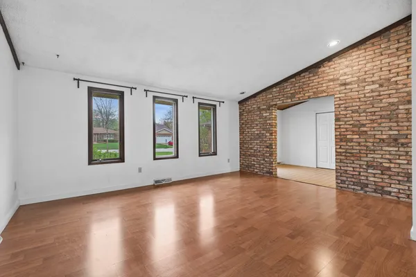 $360,000 | 1005 Madiera Drive, Shorewood, IL 60404