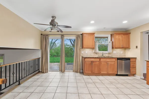 $360,000 | 1005 Madiera Drive, Shorewood, IL 60404