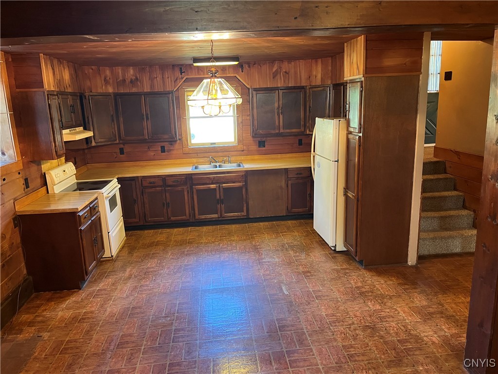 2810 Southside Road Frankfort, NY 13340 - Photo 7 of 46 Large Open Kitchen