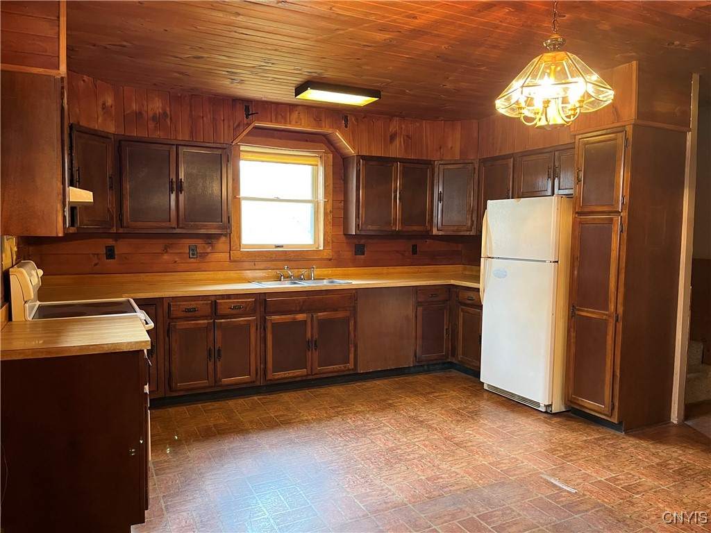 2810 Southside Road Frankfort, NY 13340 - Photo 10 of 46 Kitchen