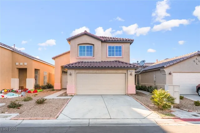 $2,450 | 2723 Mossy Oaks Lane, Las Vegas, NV 89142