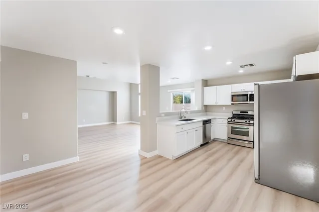 $2,450 | 2723 Mossy Oaks Lane, Las Vegas, NV 89142