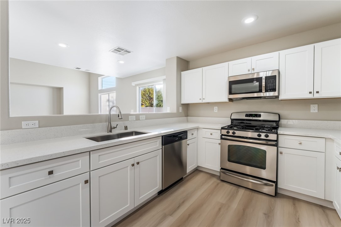 2723 Mossy Oaks Lane Las Vegas, NV 89142 - Photo 7 of 24