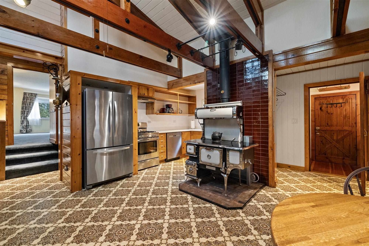 25833 Lyons Dam Road Twain Harte, CA 95383 - Photo 12 of 60 a work place with a table and chairs