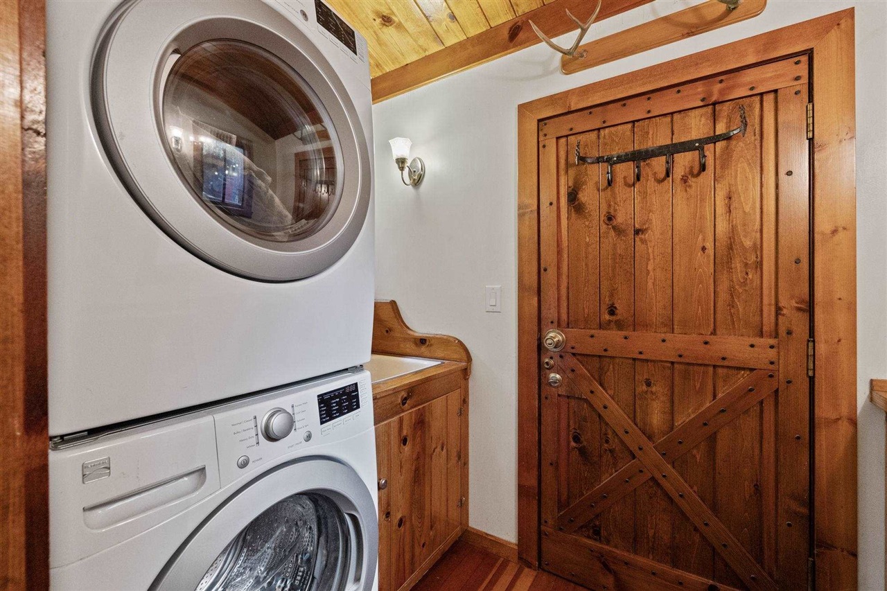 25833 Lyons Dam Road Twain Harte, CA 95383 - Photo 20 of 60 a utility room with dryer and washer