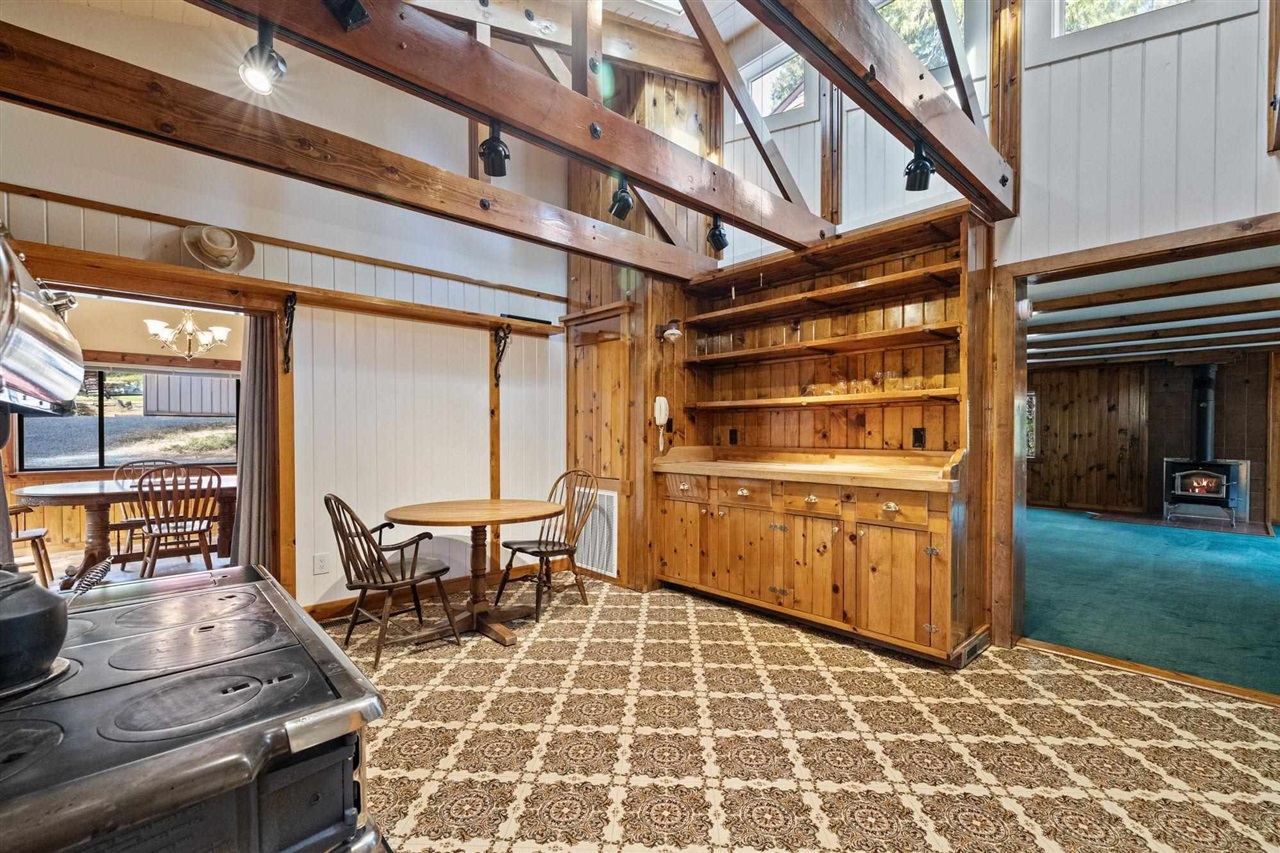 25833 Lyons Dam Road Twain Harte, CA 95383 - Photo 21 of 60 a view of a patio with table and chairs