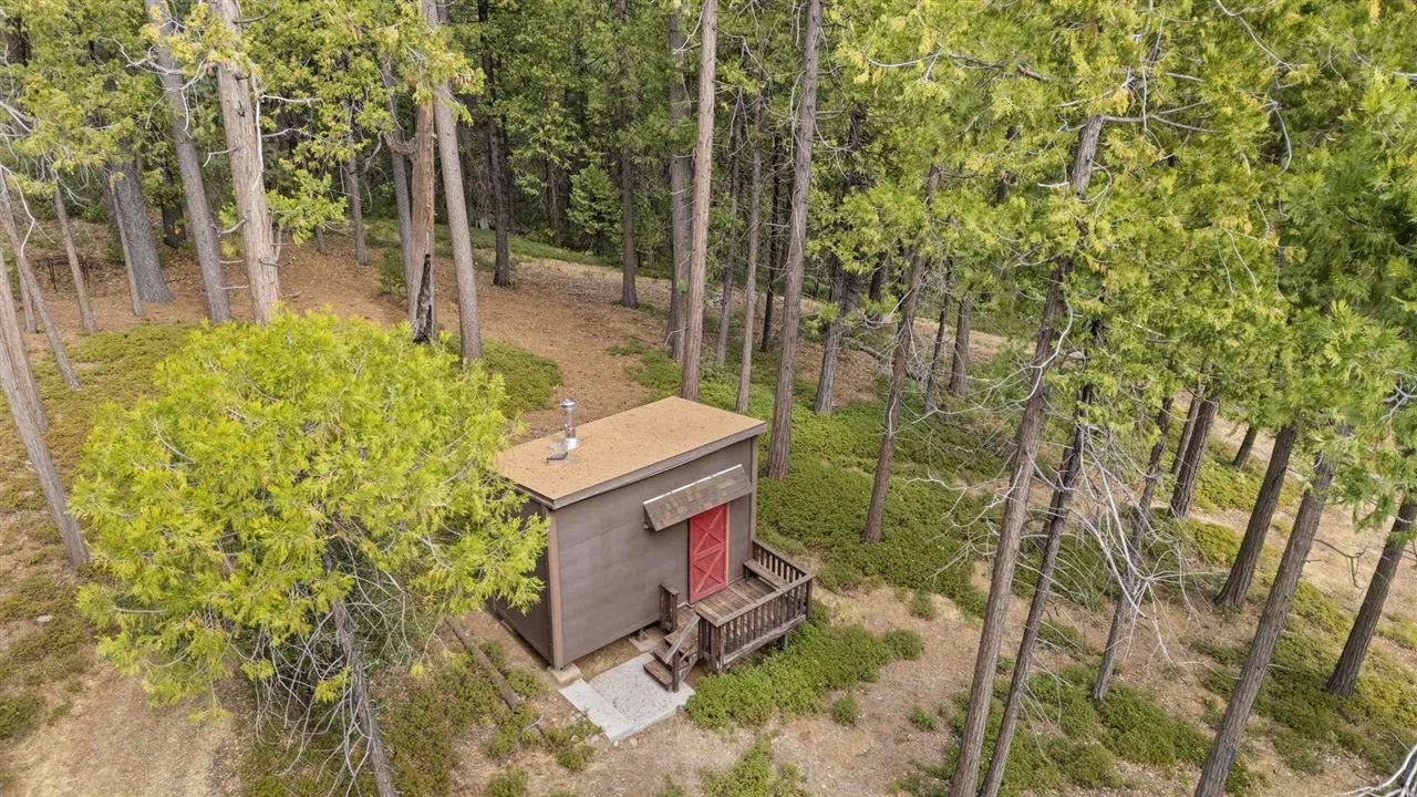 25833 Lyons Dam Road Twain Harte, CA 95383 - Photo 46 of 60 a backyard of a house with table and chairs