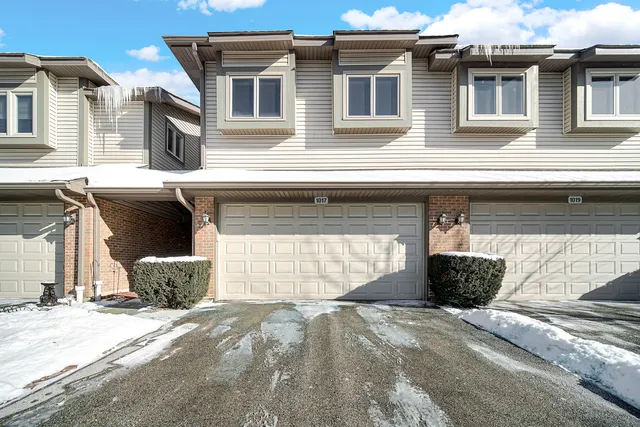 $2,995 | 1017 Arbor Court, Mount Prospect, IL 60056