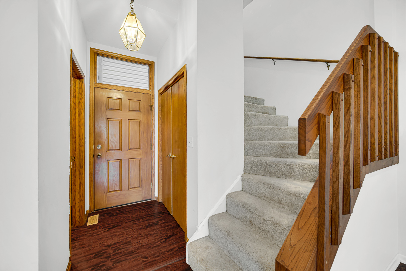 1017 Arbor Court Mount Prospect, IL 60056 - Photo 5 of 28