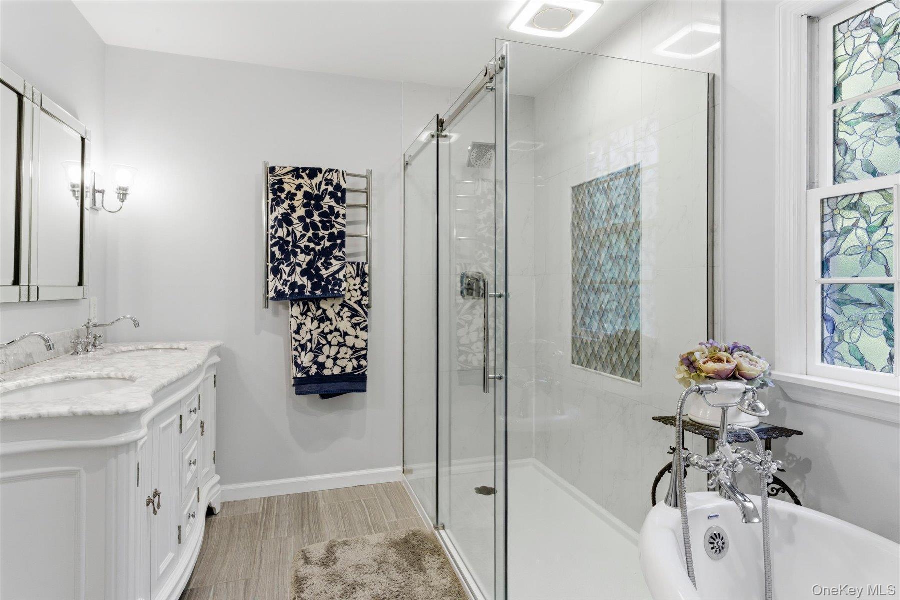 6 Brandy Road Cold Spring Harbor, NY 11724 - Photo 15 of 25 a bathroom with a tub sink and mirror