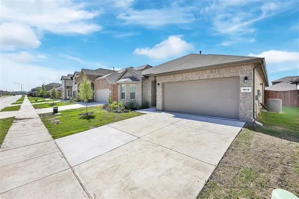 $2,550 | 1012 Southwark Drive, Justin, TX 76247