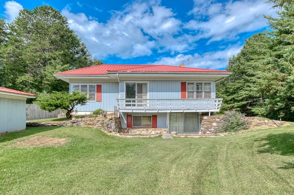3764 Case Knife Road Pulaski, VA 24301 - Photo 12 of 47 Gallery Image 12