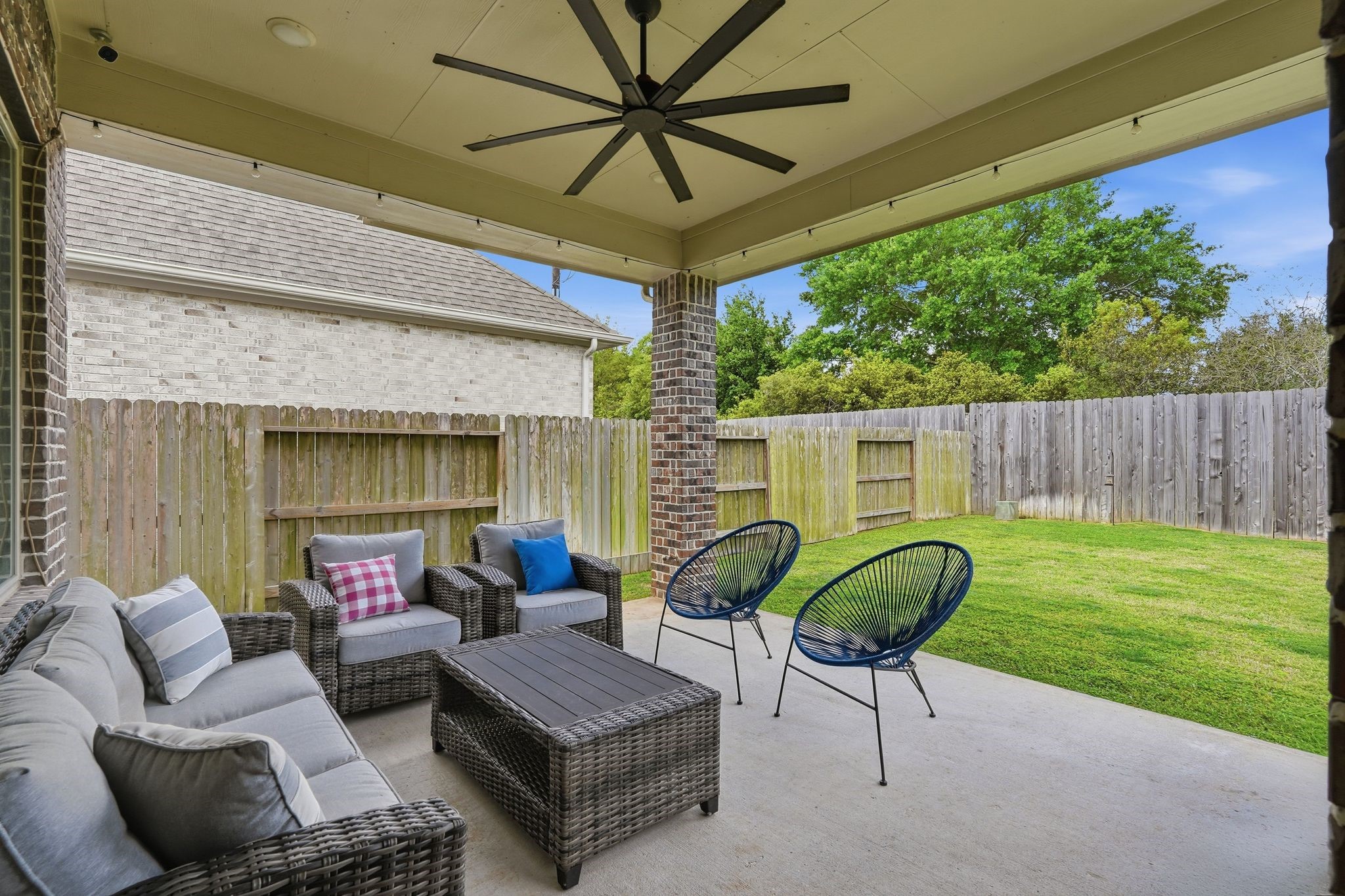 24423 Morningside Terrace Tomball, TX 77375 - Photo 9 of 47 a living room with furniture and a garden