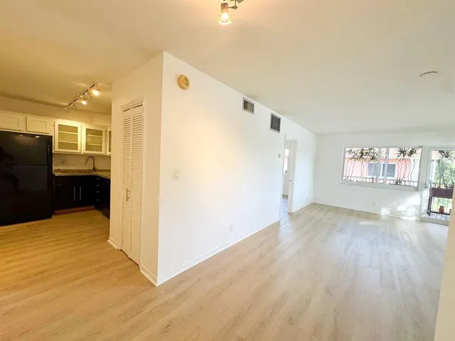 $227,000 | 119 Northeast 19th Court, Unit 205G, Wilton Manors, FL 33305