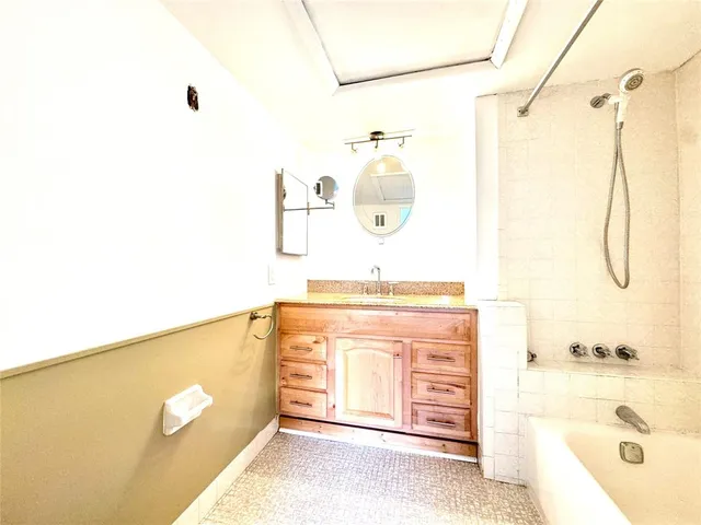 $230,000 | 119 Northeast 19th Court, Unit 205G, Wilton Manors, FL 33305