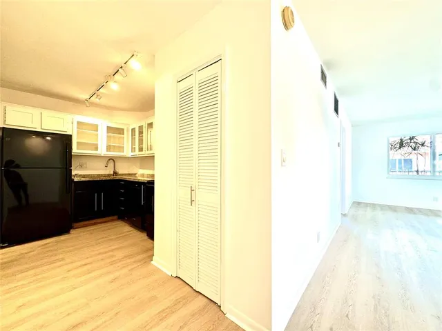 $230,000 | 119 Northeast 19th Court, Unit 205G, Wilton Manors, FL 33305