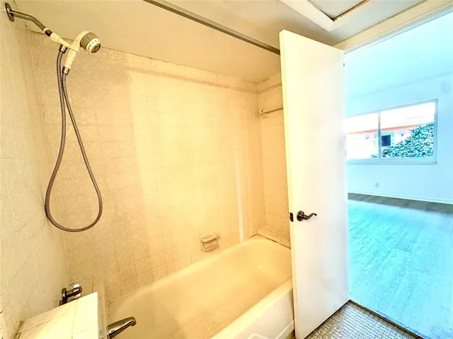 $230,000 | 119 Northeast 19th Court, Unit 205G, Wilton Manors, FL 33305