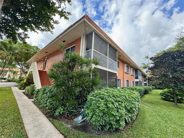 $230,000 | 119 Northeast 19th Court, Unit 205G, Wilton Manors, FL 33305