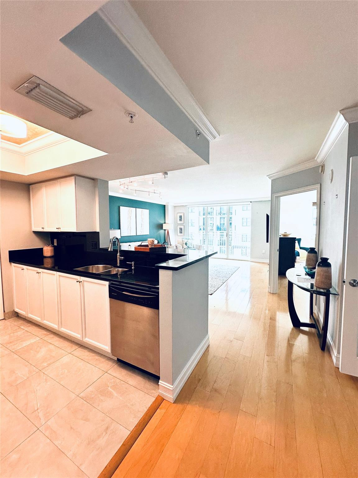 99 Southeast Mizner Boulevard, Unit 637 Boca Raton, FL 33432 - Photo 17 of 27 Photo 17