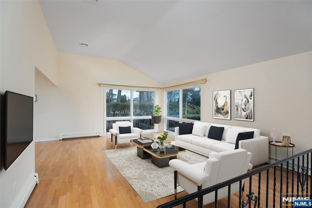 97 Heights Road Paramus, NJ 07652 - Photo 2 of 13