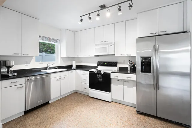 $8,500 | 101 Northeast 11th Street, Delray Beach, FL 33444