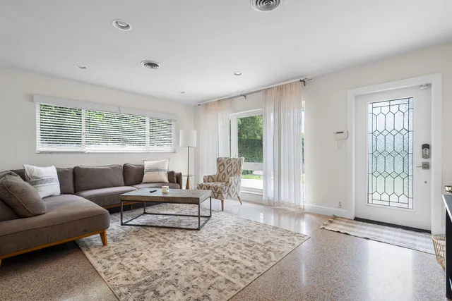 $8,500 | 101 Northeast 11th Street, Delray Beach, FL 33444