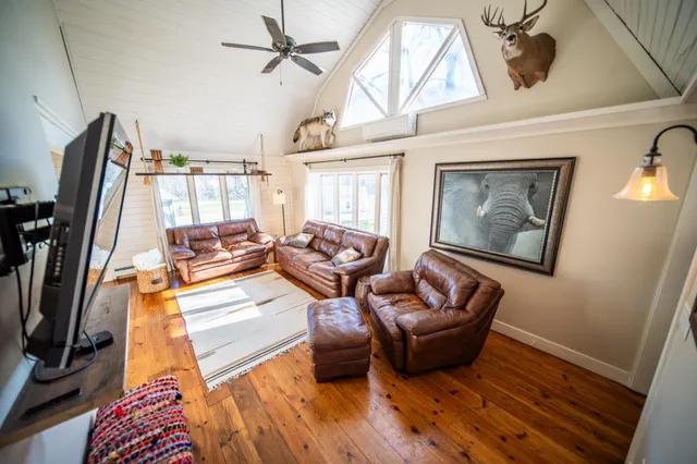 $799,900 | 71516 US Highway 63, Lake City, MN 55041