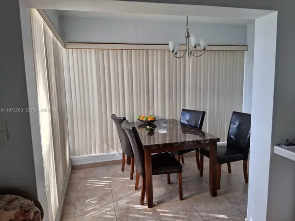 $2,100 | 300 Northeast 191st Street, Unit 211, Miami, FL 33179