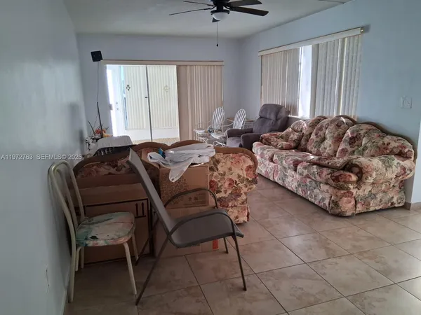 $2,100 | 300 Northeast 191st Street, Unit 211, Miami, FL 33179
