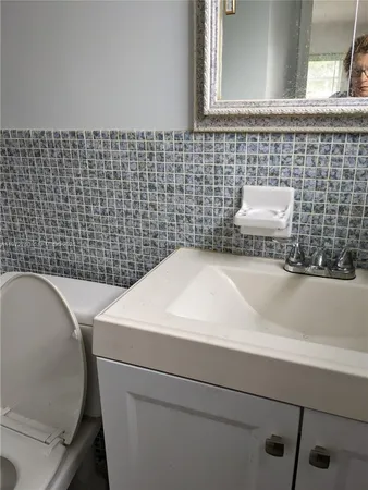 $2,100 | 300 Northeast 191st Street, Unit 211, Miami, FL 33179