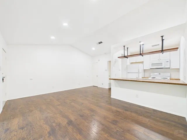 $1,625 | 1305 Hollow Creek Drive, Unit 3, Austin, TX 78704