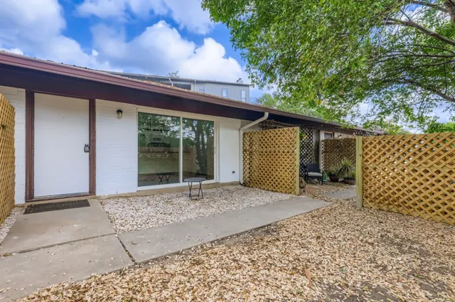 $1,625 | 1305 Hollow Creek Drive, Unit 3, Austin, TX 78704
