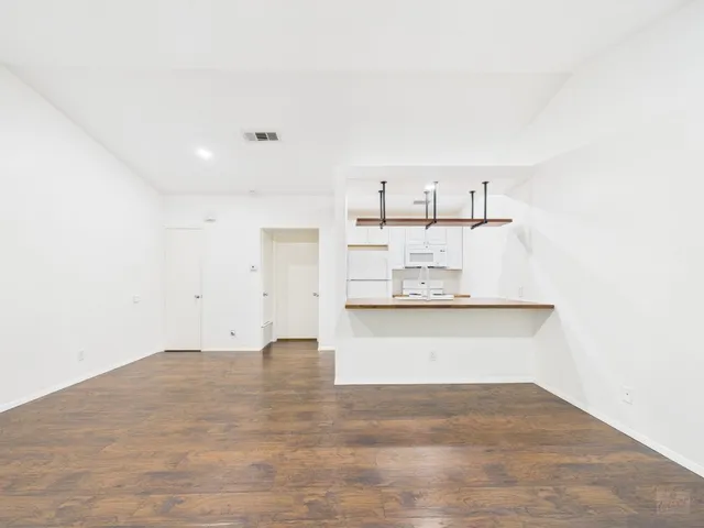 $1,625 | 1305 Hollow Creek Drive, Unit 3, Austin, TX 78704