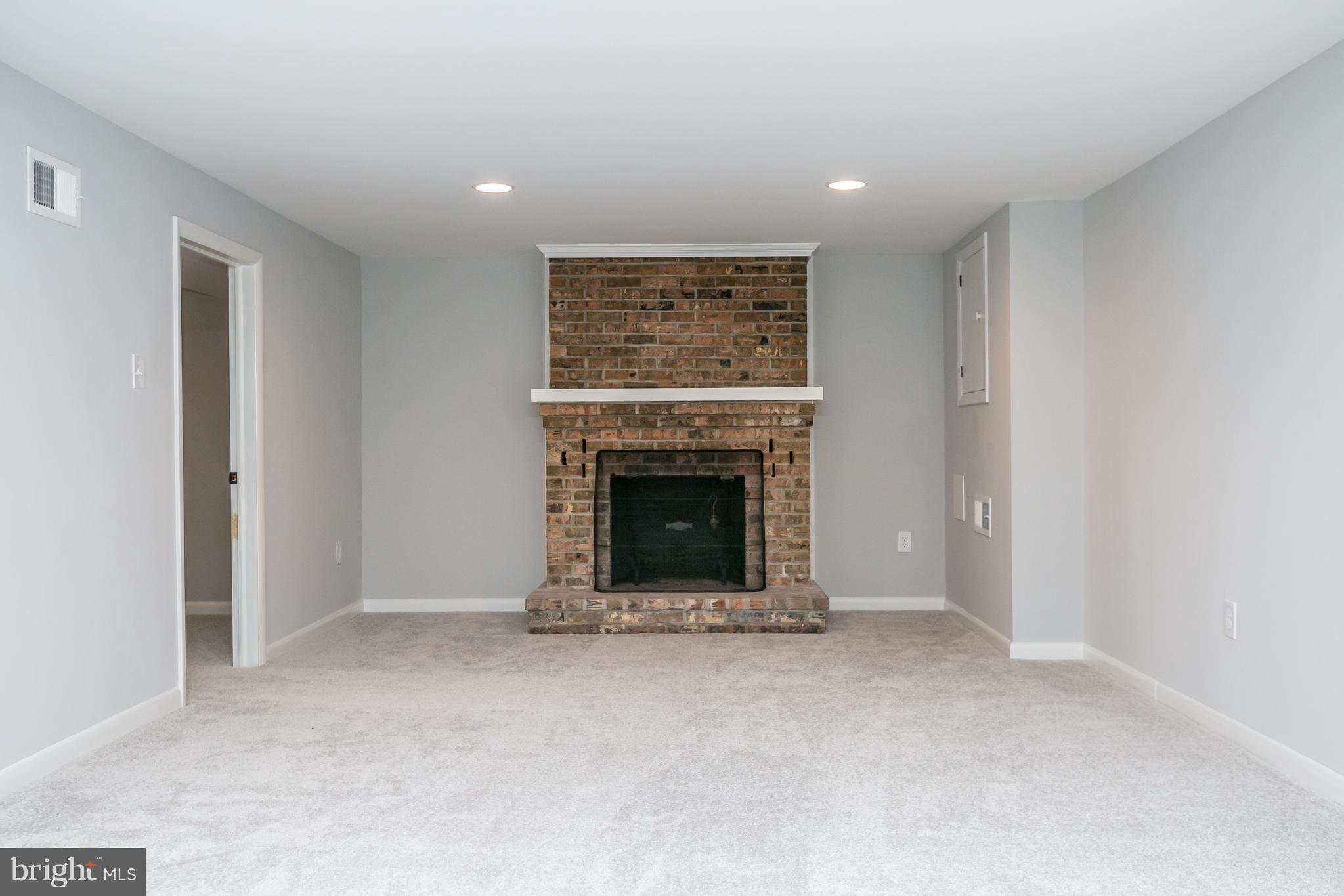 8405 Avery Road Baltimore, MD 21237 - Photo 19 of 30 Family Room