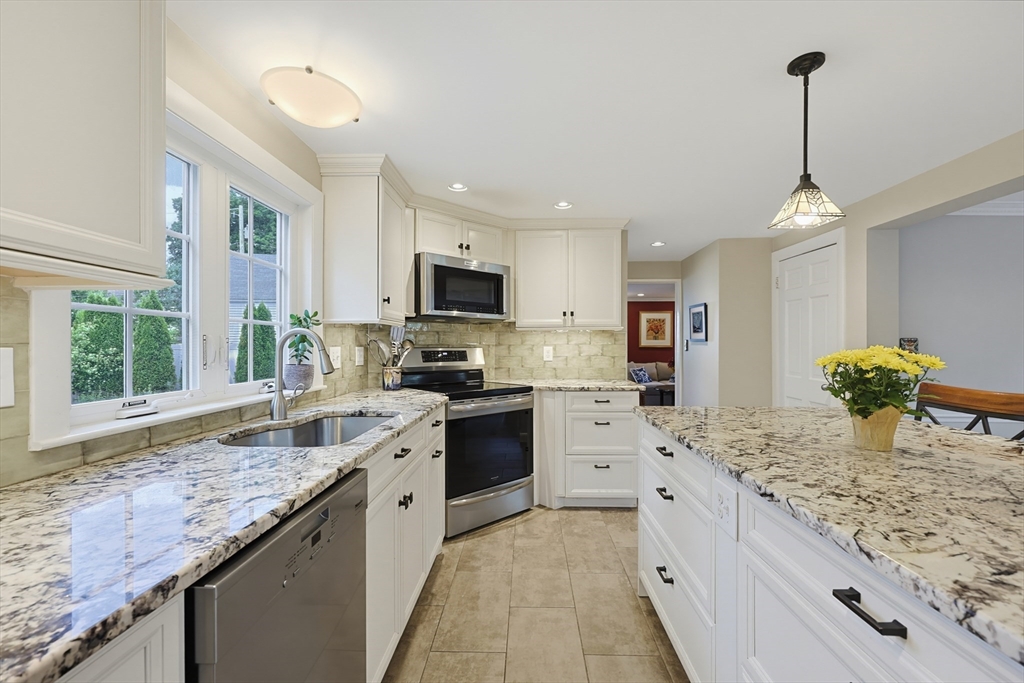 11 Hatfield Road Newton, MA 02465 - Photo 3 of 37