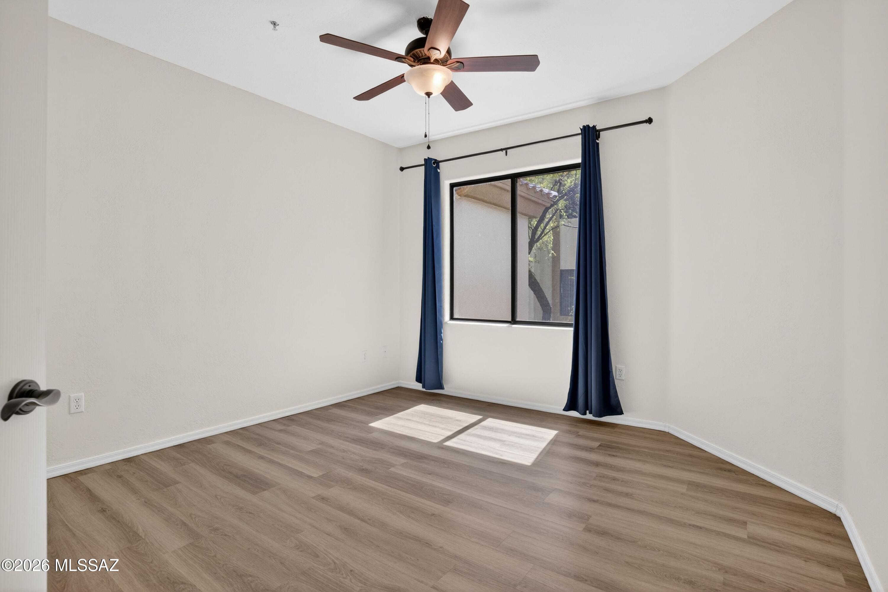 2550 East River Road, Unit 4204 Tucson, AZ 85718 - Photo 20 of 36 a view of empty room with wooden floor and fan