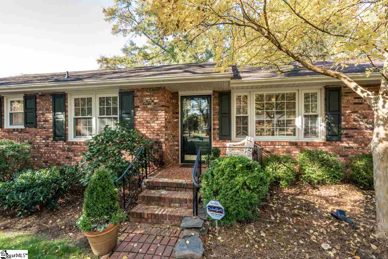 408 Wembley Road Greenville, SC 29607 - Photo 2 of 31