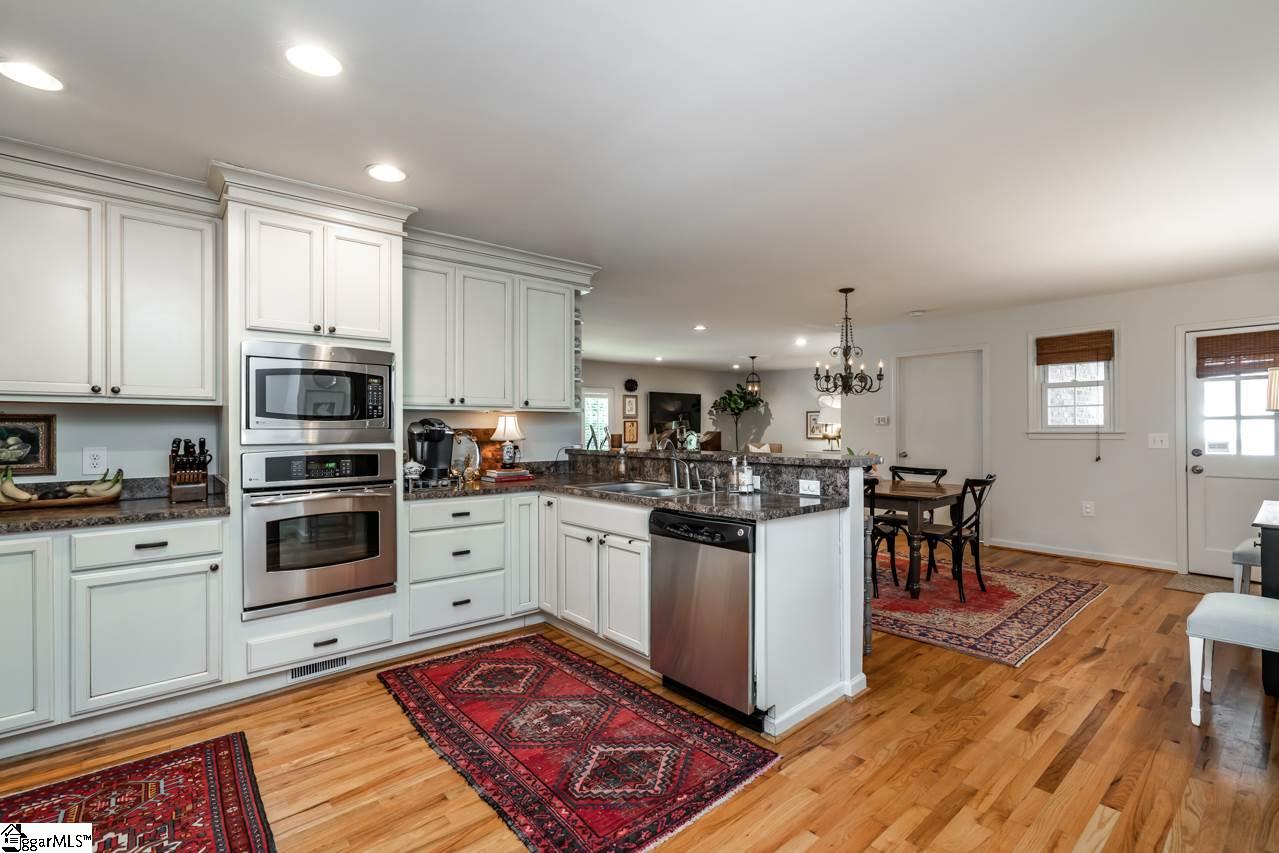 408 Wembley Road Greenville, SC 29607 - Photo 5 of 31