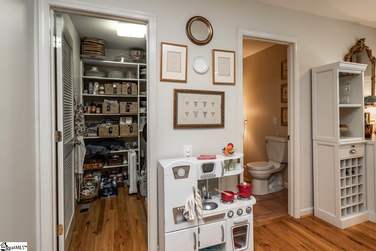 408 Wembley Road Greenville, SC 29607 - Photo 10 of 31