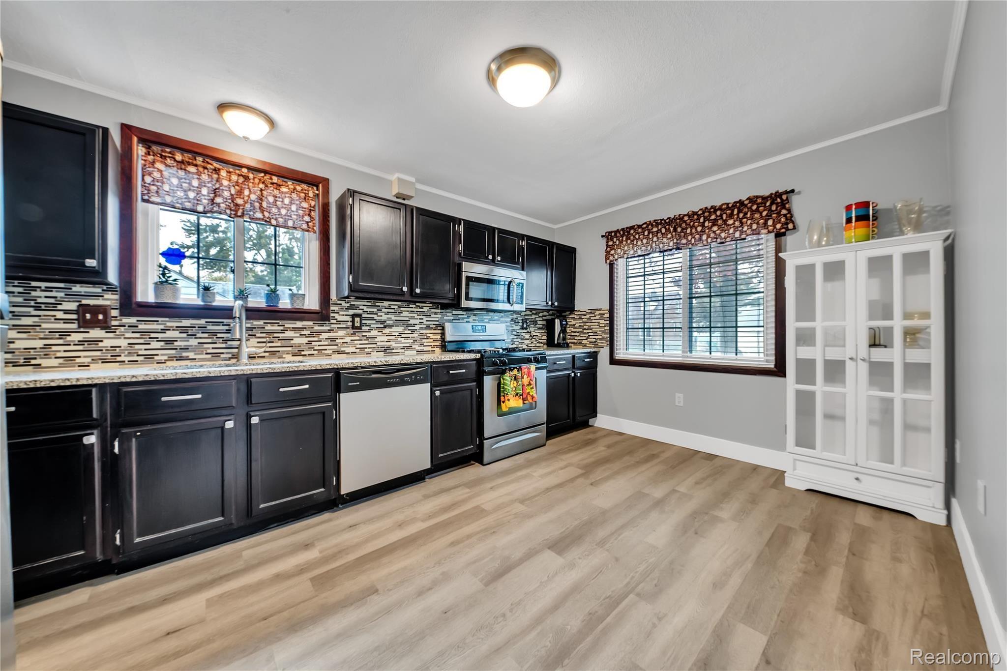 22770 Rausch Avenue Eastpointe, MI 48021 - Photo 8 of 30 Updated Kitchen w/Granite. All appliances stay!