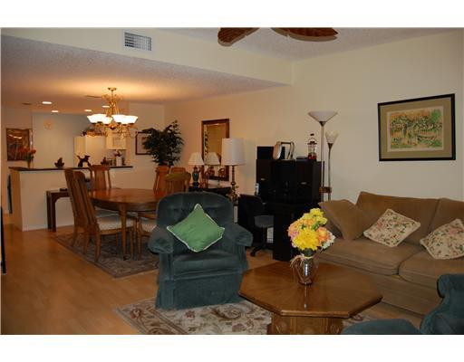 1028 Jeffery Street, Unit 1028 Boca Raton, FL 33487 - Photo 2 of 17 Living Room