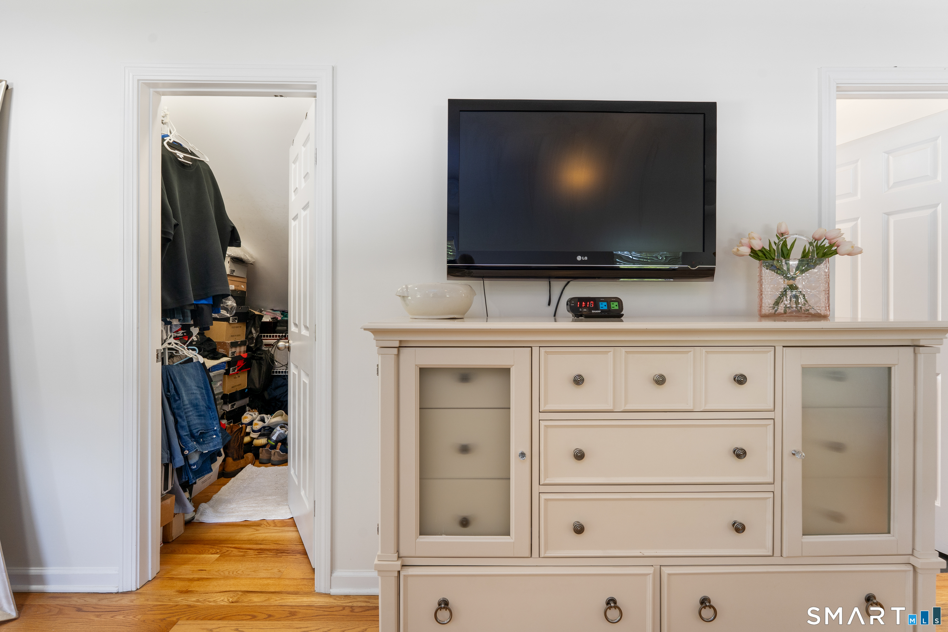 261 Spring Road North Haven, CT 06473 - Photo 25 of 39 a living room with flat screen tv and a dresser